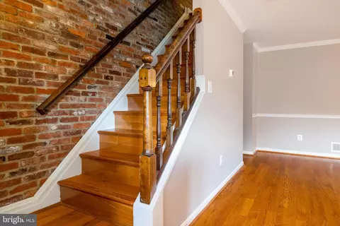Entry Way - 21076 Gladstone Dr, Sterling, VA 20164 photo 4 of 15