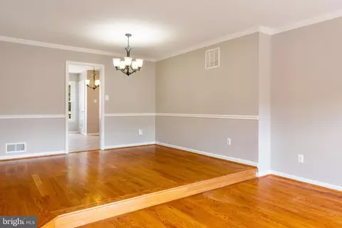 Living - 21076 Gladstone Dr, Sterling, VA 20164 photo 3 of 8