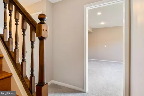 Entry Way - 21076 Gladstone Dr, Sterling, VA 20164 photo 12 of 15