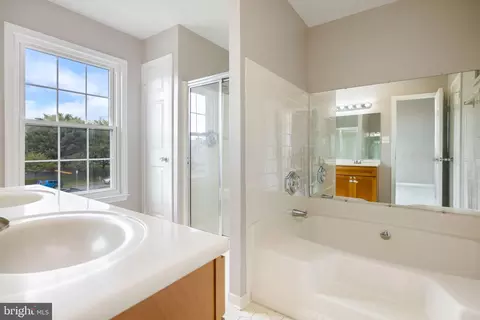 Bath - 21076 Gladstone Dr, Sterling, VA 20164 photo 3 of 8
