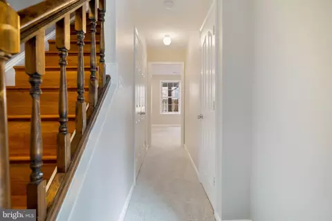 Entry Way - 21076 Gladstone Dr, Sterling, VA 20164 photo 14 of 15