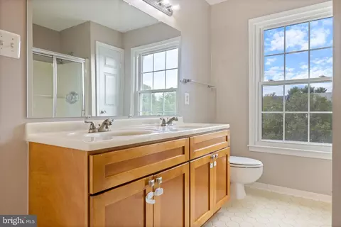 Bath - 21076 Gladstone Dr, Sterling, VA 20164 photo 5 of 8