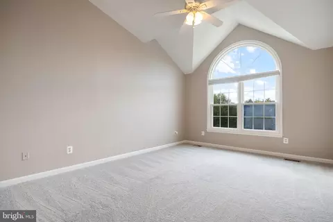 Bedroom - 21076 Gladstone Dr, Sterling, VA 20164 photo 4 of 6