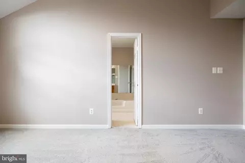 Entry Way - 21076 Gladstone Dr, Sterling, VA 20164 photo 7 of 15