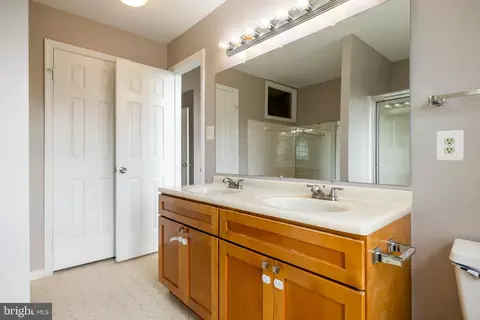 Bath - 21076 Gladstone Dr, Sterling, VA 20164 photo 7 of 8