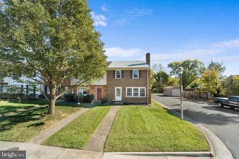 44 Park Pl, Lovettsville, VA 20180