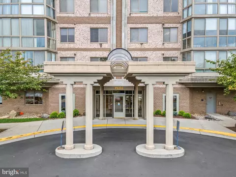 19355 Cypress Ridge Ter #121, Leesburg, VA 20176