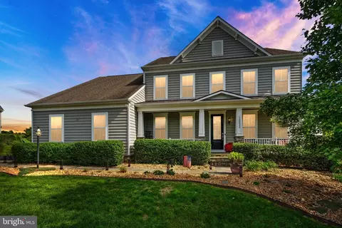 16032 Garriland Dr, Leesburg, VA 20176