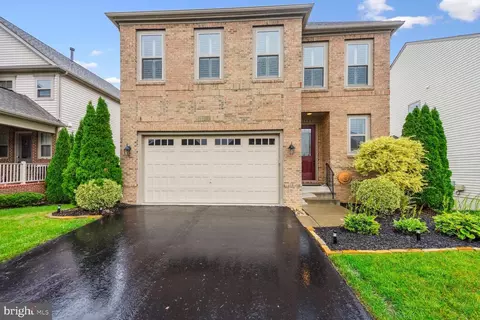42444 Leeds Field Dr, Chantilly, VA 20152