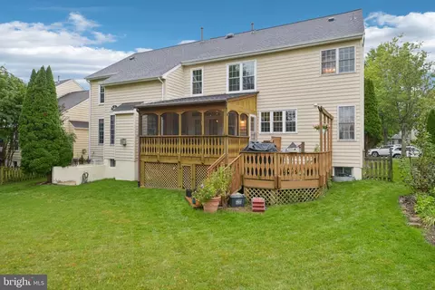 Exterior - 25808 Flintonbridge Dr, Chantilly, VA 20152 photo 14 of 20