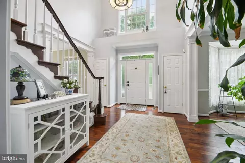 Entry Way - 25808 Flintonbridge Dr, Chantilly, VA 20152 photo 3 of 18
