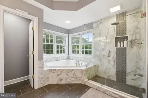 Bath - 25808 Flintonbridge Dr, Chantilly, VA 20152 photo 1 of 8