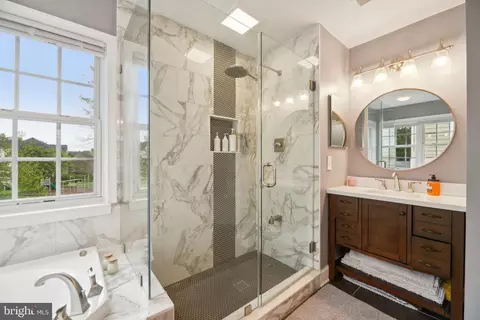 Bath - 25808 Flintonbridge Dr, Chantilly, VA 20152 photo 6 of 8