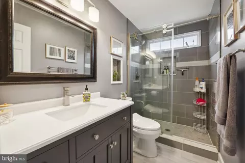 Bath - 25808 Flintonbridge Dr, Chantilly, VA 20152 photo 5 of 8
