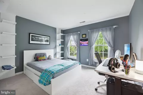 Bedroom - 25808 Flintonbridge Dr, Chantilly, VA 20152 photo 2 of 10