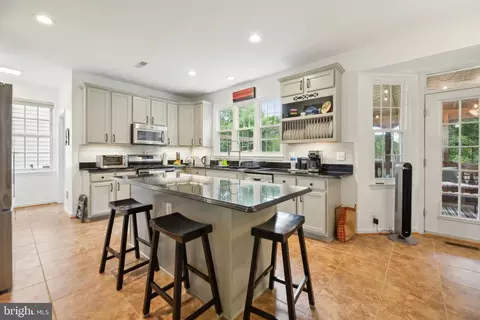 Kitchen - 25808 Flintonbridge Dr, Chantilly, VA 20152 photo 1 of 5