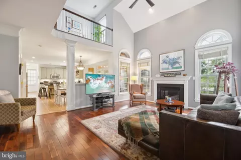 Entry Way - 25808 Flintonbridge Dr, Chantilly, VA 20152 photo 6 of 18