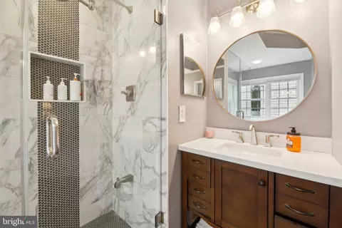Bath - 25808 Flintonbridge Dr, Chantilly, VA 20152 photo 7 of 8