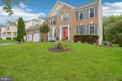 Exterior - 25808 Flintonbridge Dr, Chantilly, VA 20152 photo 9 of 20