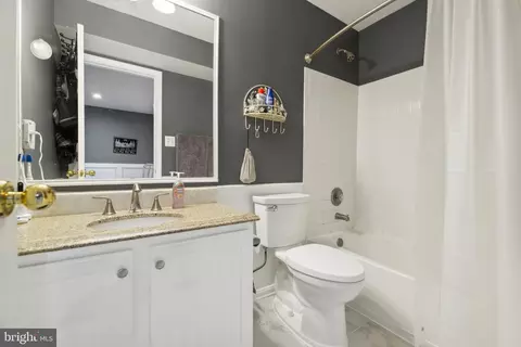 Bath - 25808 Flintonbridge Dr, Chantilly, VA 20152 photo 8 of 8