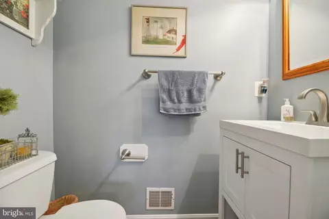 Bath - 25808 Flintonbridge Dr, Chantilly, VA 20152 photo 4 of 8