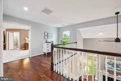 Entry Way - 25808 Flintonbridge Dr, Chantilly, VA 20152 photo 8 of 18