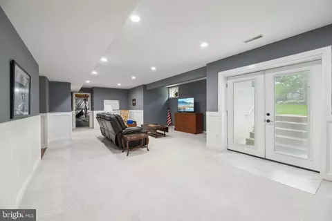 Entry Way - 25808 Flintonbridge Dr, Chantilly, VA 20152 photo 16 of 18