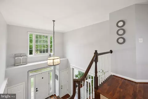 Entry Way - 25808 Flintonbridge Dr, Chantilly, VA 20152 photo 11 of 18