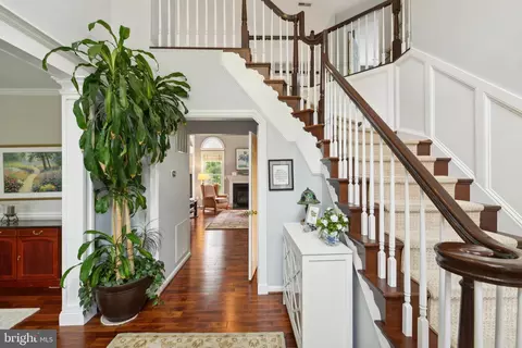 Entry Way - 25808 Flintonbridge Dr, Chantilly, VA 20152 photo 5 of 18