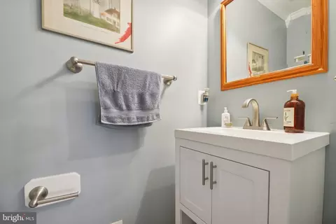 Bath - 25808 Flintonbridge Dr, Chantilly, VA 20152 photo 3 of 8