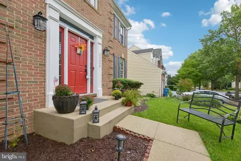 Exterior - 25808 Flintonbridge Dr, Chantilly, VA 20152 photo 10 of 20