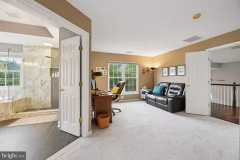 Entry Way - 25808 Flintonbridge Dr, Chantilly, VA 20152 photo 7 of 18