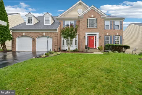 Exterior - 25808 Flintonbridge Dr, Chantilly, VA 20152 photo 4 of 20
