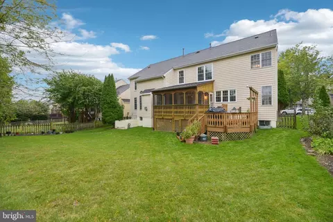 Exterior - 25808 Flintonbridge Dr, Chantilly, VA 20152 photo 13 of 20