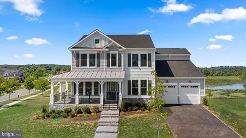 1000 Kalaris Pl SE, Leesburg, VA 20175