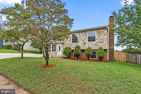 704 N Argonne Ave, Sterling, VA 20164