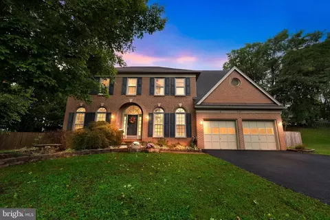 21170 Mayapple Pl, Sterling, VA 20164
