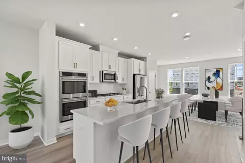 24167 Thurso Sq, Sterling, VA 20166