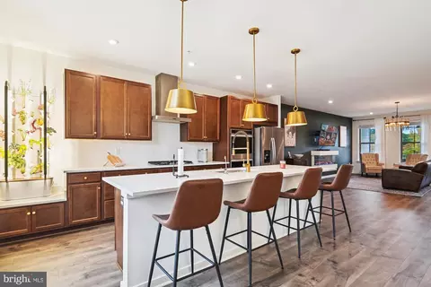 46043 Woodpecker Sq, Sterling, VA 20165