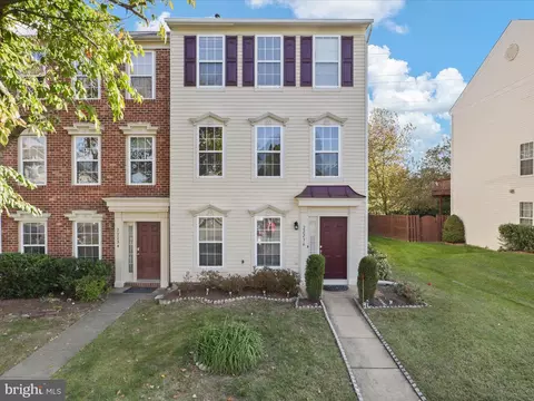 22236 Great Trail Ter, Sterling, VA 20164