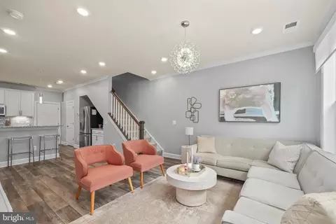 20761 Heron Landing Dr, Sterling, VA 20166