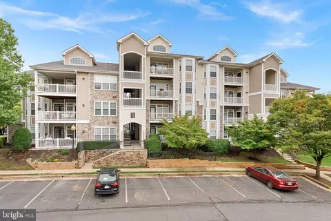 502 Sunset View Ter SE #206, Leesburg, VA 20175