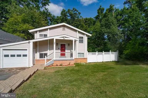 407 N Fillmore Ave N, Sterling, VA 20164