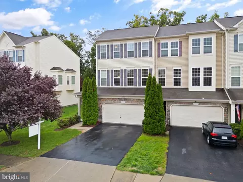 Exterior - 42463 Patrick Wayne Sq, Broadlands, VA 20148 photo 5 of 10