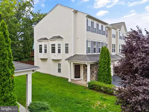 Exterior - 42463 Patrick Wayne Sq, Broadlands, VA 20148 photo 4 of 10