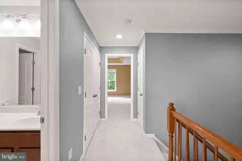 Entry Way - 42463 Patrick Wayne Sq, Broadlands, VA 20148 photo 7 of 10
