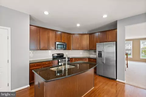 Kitchen - 42463 Patrick Wayne Sq, Broadlands, VA 20148 photo 1 of 3