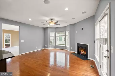 Living - 42463 Patrick Wayne Sq, Broadlands, VA 20148 photo 8 of 9