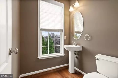 Entry Way - 42463 Patrick Wayne Sq, Broadlands, VA 20148 photo 4 of 10