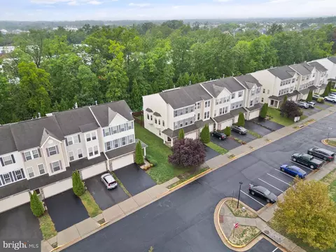View/Area - 42463 Patrick Wayne Sq, Broadlands, VA 20148 photo 2 of 4